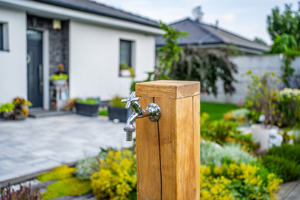 Záhradný dubový hydrant